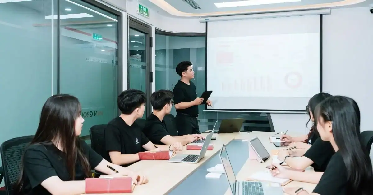 Cách mua và triển khai Gemini Advanced vs ChatGPT Plus